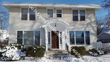 Main picture of 810 Midway Dr