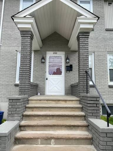 Main picture of 200 Maple Ave
