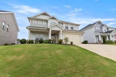 Main picture of 129 Waxwing St