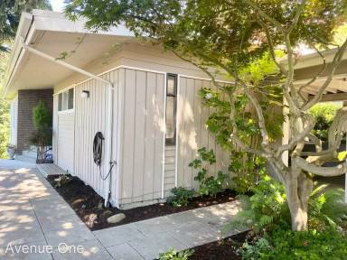 Main picture of 6655 Beveridge Pl SW