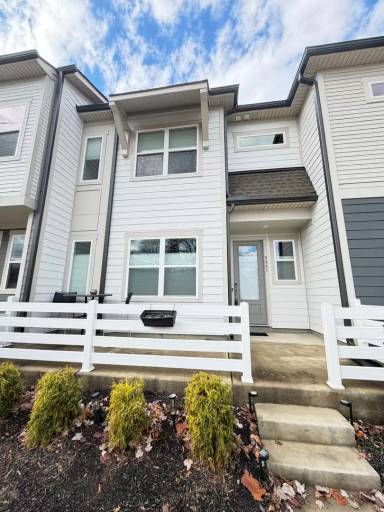 Main picture of 5661 Comiskey Aly