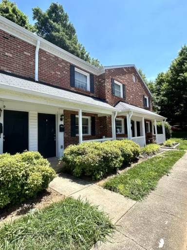 Main picture of 1215 Green Oaks Ln