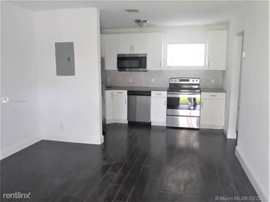 Main picture of 2320 N 19th Ave