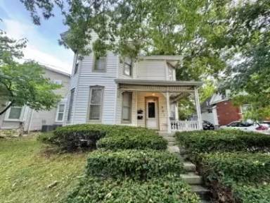 Main picture of 361 S Broadway Park