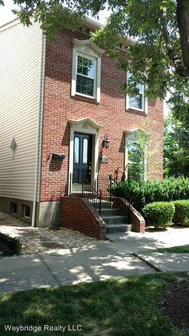 Main picture of 922 Weninger Cir