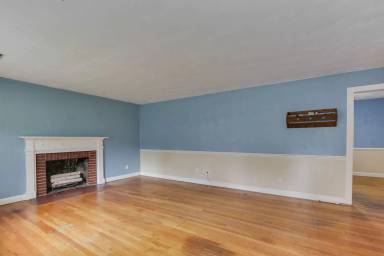Main picture of 105 Adams Dr