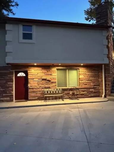 Main picture of 1025 Loop Dr