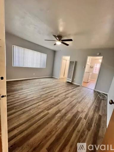 Main picture of 2135 Santa Fe Ave