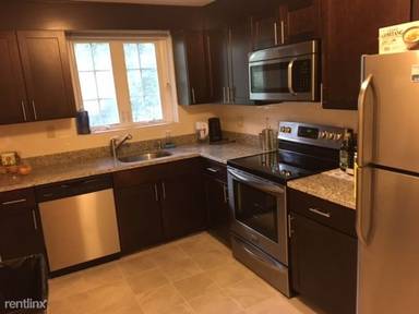 Main picture of 11 Captain Parker Arms