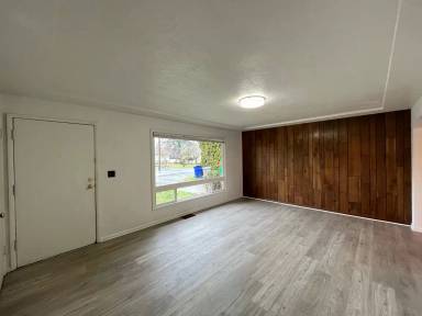 Main picture of 406 SE 109th Ave