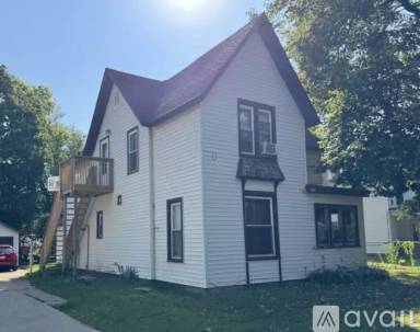 Main picture of 8th St