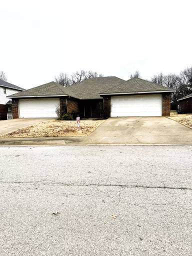 Main picture of 2536 W Houston St