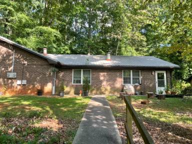 Main picture of 330 Edgewood Dr