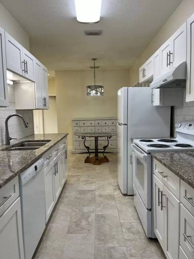 Main picture of 28 Chatelaine Cir SE