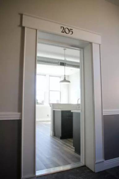 Main picture of 218 E 7th St