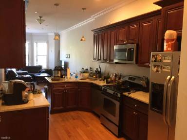 Main picture of 1089 Beacon St