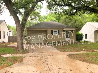 Main picture of 812 S Poplar St