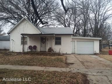 Main picture of 301 S Edwards Ave