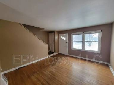Main picture of 255 Madison St