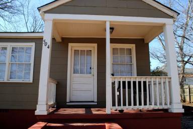 Main picture of 504 N Railroad Ave