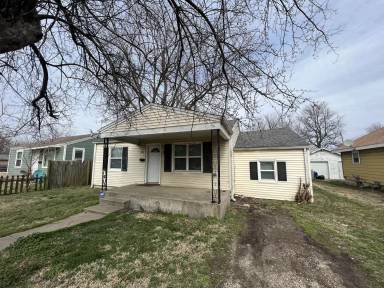 Main picture of 1535 W Thoman St