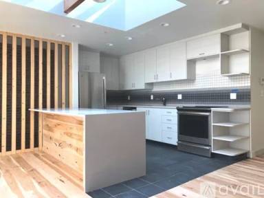 Main picture of 163 Newbury St
