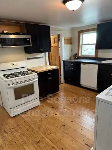 Main picture of 60 Franklin St