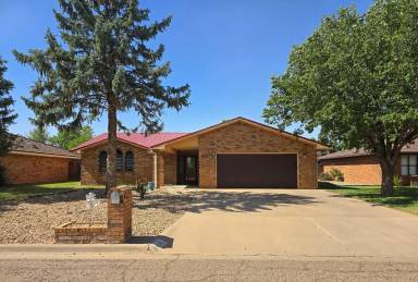 Main picture of 808 Rosewood Dr