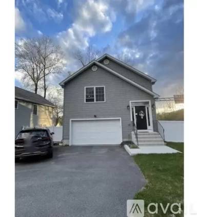 Main picture of 30 Tamarack Ave