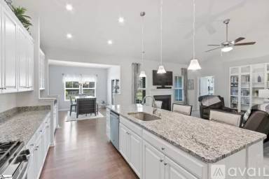 Main picture of 526 Bucklebury Rd