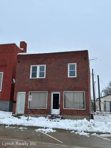 Main picture of 215 E Jefferson St