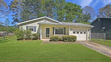 Main picture of 1050 Greendale Ln