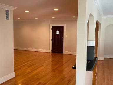 Main picture of 14934 Dickens St