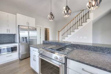 Main picture of 2137 Buena Vista Pike