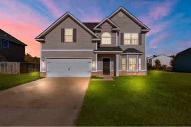 Main picture of 1096 Marne Blvd