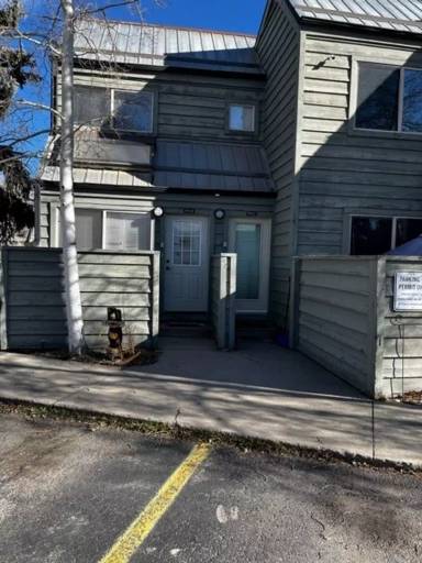 Main picture of 771 Rainbow Dr