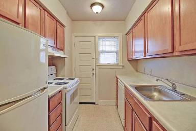 Main picture of 1160 N Emporia Ave