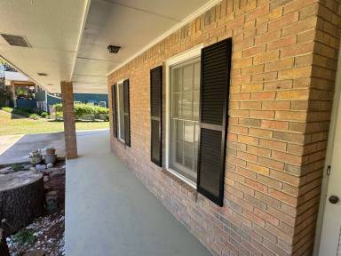 Main picture of 5594 Laurel Ln NW