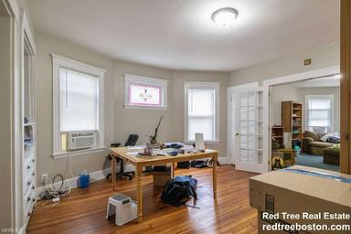 Main picture of 18 Howes St