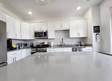 Main picture of 9 Bailey Ave