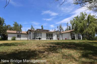 Main picture of 2451 Olive Ave
