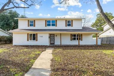 Main picture of 102 S Grove Rd