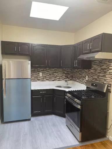 Main picture of 130 Woodbine St