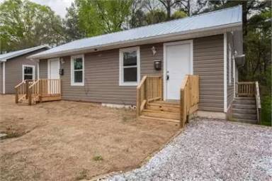 Main picture of 305 Bell St