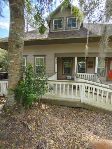Main picture of 839 E Park Ave