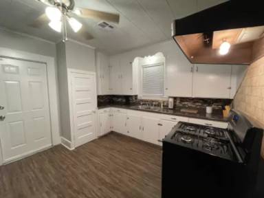 Main picture of 1303 S Huntington St