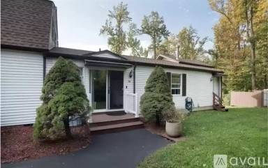 Main picture of 5 Echo Ln S