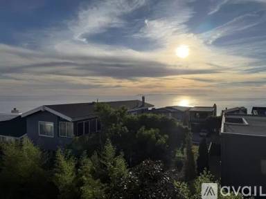Main picture of 883 Acapulco St