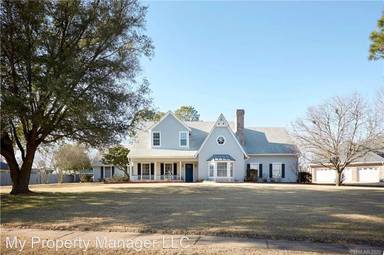 Main picture of 10 Dover Cir