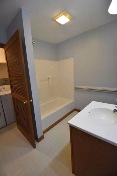 Main picture of 322 W Staat St